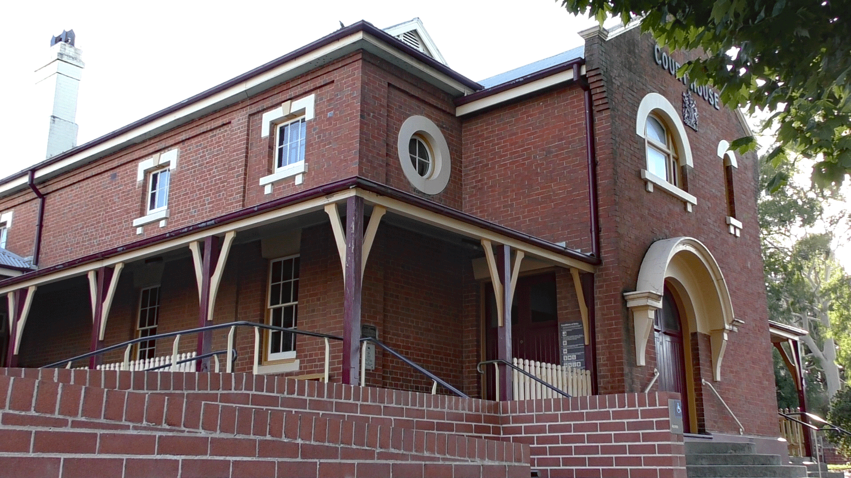 Cowra Court House | Two Minute Postcards